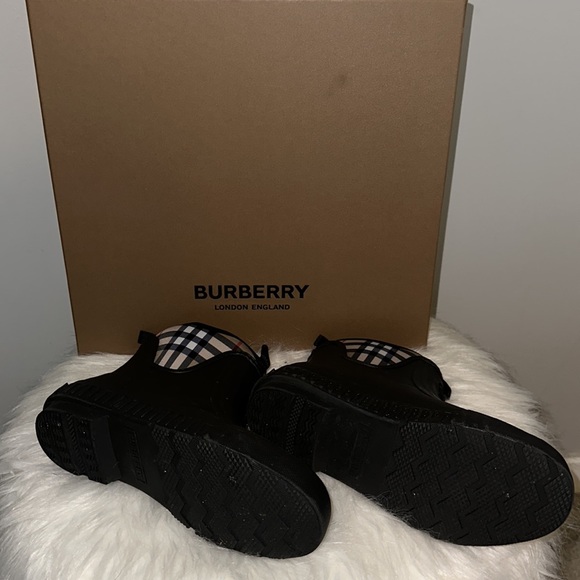 Brand New Authentic Burberry Rain boot - Picture 3 of 4